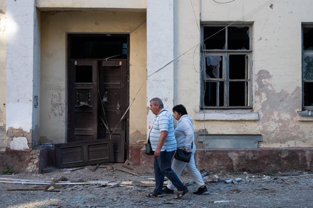 Ukraine says 12 people killed, 33 injured in Russia s overnight strike on Kyiv KYIV, UKRAINE - AUGUST 20: People walk past a building with shattered windows and a damaged entrance following an overnight Russian attack on Kyiv, Ukraine, on August 20, 2026. Based on preliminary information provided by Kyiv Mayor Vitali Klitschko, at least 12 people were killed and 33 others wounded, while the Darnytskyi, Sviatoshynskyi and Solomianskyi districts sustained damage. Stringer Anadolu Kyiv Ukraine. Editorial use only. Please get in touch for any other usage.  Copyright: x2026xAnadoluxStringerx