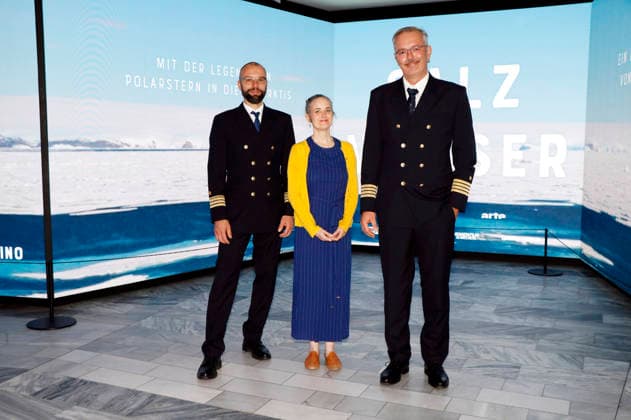 Henning Westphal, Ines Reinisch und Thomas Wunderlich bei der Premiere des Dokumentarfilms Salz und Wasser - Mit der legendären Polarstern in die Antarktis im Zeiss Großplanetarium. Berlin, 19.08.2026 *** Henning Westphal, Ines Reinisch, and Thomas Wunderlich at the premiere of the documentary *Salt and Water: To Antarctica Aboard the Legendary Polarstern* at the Zeiss Großplanetarium Berlin, August 19, 2026 Foto:xA.xBuggex xFuturexImagex salz_6810