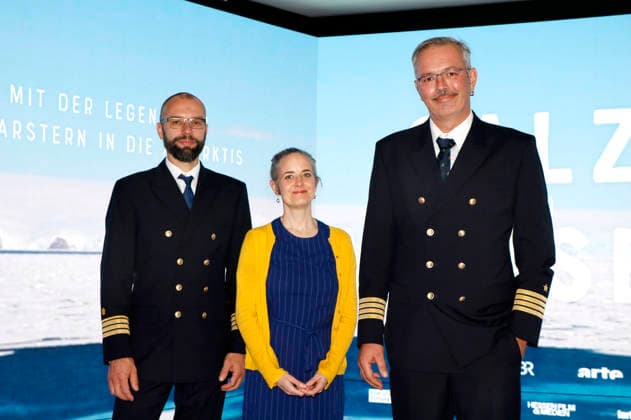 Henning Westphal, Ines Reinisch und Thomas Wunderlich bei der Premiere des Dokumentarfilms Salz und Wasser - Mit der legendären Polarstern in die Antarktis im Zeiss Großplanetarium. Berlin, 19.08.2026 *** Henning Westphal, Ines Reinisch, and Thomas Wunderlich at the premiere of the documentary *Salt and Water: To Antarctica Aboard the Legendary Polarstern* at the Zeiss Großplanetarium Berlin, August 19, 2026 Foto:xA.xBuggex xFuturexImagex salz_6811
