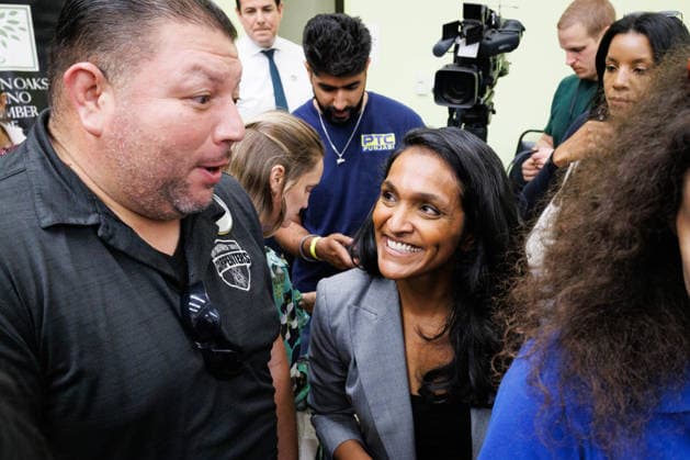 August 19, 2026, Los Angeles, California, USA: NITHYA RAMAN, Los Angeles mayoral candidate and city councilmember, meets with a supporter after a mayoral debate in Sherman Oaks, California, on Wednesday, August 19, 2026. Los Angeles USA - ZUMAt176 20260819_zsp_t176_013 Copyright: xJacksonxTammariellox