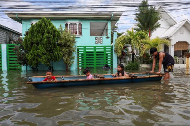 Monsoon rains flood multiple places in Philippines as tens of thousands displaced BULACAN, PHILIPPINES - AUGUST 20: Three children are transferred on a boat at a town submerged by floods due to monsoon rains, in Calumpit, Bulacan, Philippines, on August 20, 2026. The lingering monsoon effects, compounded with the intensifying tropical storm Saudel that is expected to turn into a typhoon, have recently brought humongous rains to the Philippines, causing widespread, serious flooding in multiple areas across 10 different regions, including those on Central Luzon. As a result, tens of thousands of people across the Southeast Asian country have been displaced or evacuated to safety. Daniel Ceng Anadolu Bulacan Philippines. Editorial use only.  Copyright: x2026xAnadoluxDanielxCengx