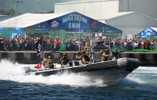 TEKNOFEST Blue Homeland KOCAELI, TURKIYE - AUGUST 20: Turkish soldiers are staging a military demonstration using assault boats as part of the TEKNOFEST Blue Homeland at the Golcuk Naval Shipyard Command in Kocaeli, Turkiye, on August 20, 2026. Organized under the main leadership of the Turkish National Defense Ministry and the Turkish Technology Team Foundation (T3 Foundation), with Anadolu as the Global Communication Partner, the event showcases Turkiye s maritime power, defense capabilities, and indigenous technologies. Gathering technology and defense industry enthusiasts around a maritime focus, the festival will welcome visitors through August 23. Ali Atmaca Anadolu Kocaeli Turkey. Editorial use only. Please get in touch for any oth  Copyright: x2026xAnadoluxAlixAtmacax