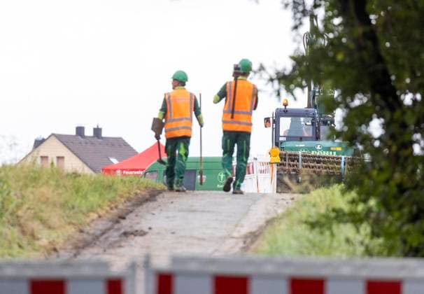Sondierungsarbeiten nach Bombenverdacht am Donnerstag, dem 20. August 2026 ** NUR FÜR REDAKTIONELLE ZWECKE ** EDITORIAL USE ONLY **<p>Sondierungsarbeiten nach Bombenverdacht am Donnerstag, dem 20. August 2026 an der Dürener Straße direkt am Radweg Rheinischer Esel in Bochum. DEU NRW Bochum Copyright: WalterxFischer *** Search Operations Following Suspected Bomb Threat on Thursday, August 20, 2026 ** FOR EDITORIAL PURPOSES ONLY ** EDITORIAL USE ONLY ** p Search operations following a suspected bomb threat on Thursday, August 20, 2026, on Dürener Straße, directly along the Rheinischer Esel bike path in Bochum, DEU, NRW, Bochum. Copyright WalterxFischer Copyright: WalterxFischer doc878lxdmbryvx5f4u1woi ,EDITORIAL USE ONLY