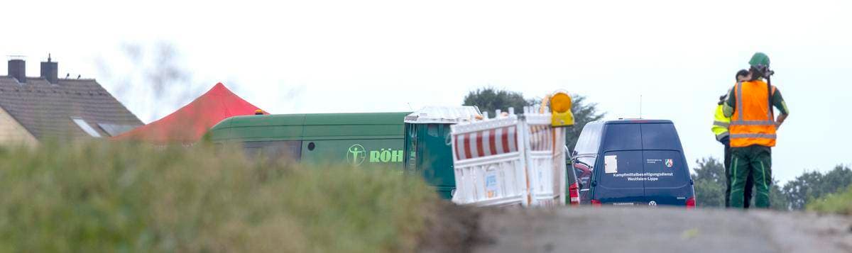 Sondierungsarbeiten nach Bombenverdacht am Donnerstag, dem 20. August 2026 ** NUR FÜR REDAKTIONELLE ZWECKE ** EDITORIAL USE ONLY **<p>Sondierungsarbeiten nach Bombenverdacht am Donnerstag, dem 20. August 2026 an der Dürener Straße direkt am Radweg Rheinischer Esel in Bochum. DEU NRW Bochum Copyright: WalterxFischer *** Search Operations Following Suspected Bomb Threat on Thursday, August 20, 2026 ** FOR EDITORIAL USE ONLY ** ** p Search operations following a suspected bomb threat on Thursday, August 20, 2026, on Dürener Straße, directly along the Rheinischer Esel bike path in Bochum, DEU, NRW, Bochum. Copyright WalterxFischer Copyright: WalterxFischer doc878lwfqjgytn7prw1vwk ,EDITORIAL USE ONLY