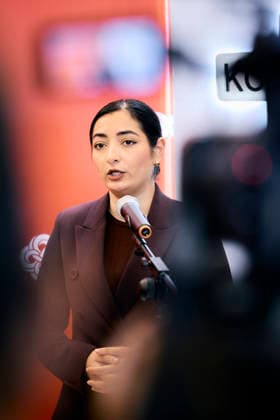Reem Alabali-Radovan (SPD), Bundesministerin fuer wirtschaftliche Zusammenarbeit und Entwicklung, aufgenommen im Rahmen eines Doorstep mit dem koordinierenden Minister fuer Wirtschaft der Republik Indonesien, Airlangga Hartarto, in Jakarta, 20.08.2026. Fotografiert im Auftrag des Bundesministeriums fuer wirtschaftliche Zusammenarbeit und Entwicklung. Jakarta Indonesien *** Reem Alabali Radovan (SPD), Federal Minister for Economic Cooperation and Development, photographed during a doorstep interview with Airlangga Hartarto, Coordinating Minister for Economic Affairs of the Republic of Indonesia, in Jakarta, August 20, 2026. Photographed on behalf of the Federal Ministry for Economic Cooperation and Development, Jakarta, Indonesia Copyright: xSebastianxRaux