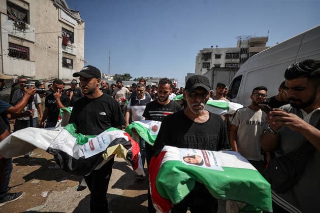 Funeral held for 50 Palestinians recovered from rubble at Al-Shifa Hospital in Gaza GAZA CITY, GAZA, PALESTINE - AUGUST 20: Relatives and local residents attend the funeral ceremony for 50 Palestinians, whose bodies were recovered from the rubble of buildings destroyed in intense Israeli bombardments, at the courtyard of Al-Shifa Medical Complex in Gaza City, Gaza, Palestine on August 20, 2026. Following extensive search and rescue operations by Palestinian Civil Defense teams, the recovered bodies were brought to the medical complex before being laid to rest by grieving families and community members. Ali Jadallah Anadolu Gaza City Gaza. Editorial use only. Please get in touch for any other usage.  Copyright: x2026xAnadoluxAlixJadallahx