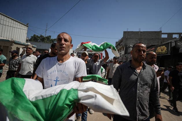 Funeral held for 50 Palestinians recovered from rubble at Al-Shifa Hospital in Gaza GAZA CITY, GAZA, PALESTINE - AUGUST 20: Relatives and local residents attend the funeral ceremony for 50 Palestinians, whose bodies were recovered from the rubble of buildings destroyed in intense Israeli bombardments, at the courtyard of Al-Shifa Medical Complex in Gaza City, Gaza, Palestine on August 20, 2026. Following extensive search and rescue operations by Palestinian Civil Defense teams, the recovered bodies were brought to the medical complex before being laid to rest by grieving families and community members. Ali Jadallah Anadolu Gaza City Gaza. Editorial use only. Please get in touch for any other usage.  Copyright: x2026xAnadoluxAlixJadallahx