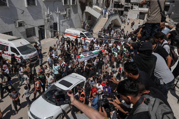 Funeral held for 50 Palestinians recovered from rubble at Al-Shifa Hospital in Gaza GAZA CITY, GAZA, PALESTINE - AUGUST 20: Relatives and local residents attend the funeral ceremony for 50 Palestinians, whose bodies were recovered from the rubble of buildings destroyed in intense Israeli bombardments, at the courtyard of Al-Shifa Medical Complex in Gaza City, Gaza, Palestine on August 20, 2026. Following extensive search and rescue operations by Palestinian Civil Defense teams, the recovered bodies were brought to the medical complex before being laid to rest by grieving families and community members. Ali Jadallah Anadolu Gaza City Gaza. Editorial use only. Please get in touch for any other usage.  Copyright: x2026xAnadoluxAlixJadallahx