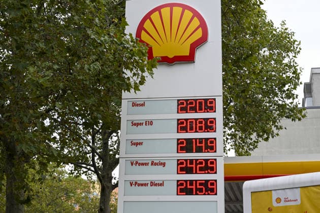 Diesel prices in Germany continue to rise BERLIN, GERMANY - AUGUST 20: Price displays at a petrol station in Berlin, Germany, on August 20, 2026. Diesel prices in Germany continue their rapid surge driven by rising logistics costs and increases in international crude oil prices. Halil Sagirkaya Anadolu Berlin Germany. Editorial use only. Please get in touch for any other usage.  Copyright: x2026xAnadoluxHalilxSagirkayax