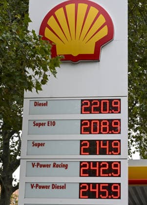 Diesel prices in Germany continue to rise BERLIN, GERMANY - AUGUST 20: Price displays at a petrol station in Berlin, Germany, on August 20, 2026. Diesel prices in Germany continue their rapid surge driven by rising logistics costs and increases in international crude oil prices. Halil Sagirkaya Anadolu Berlin Germany. Editorial use only. Please get in touch for any other usage.  Copyright: x2026xAnadoluxHalilxSagirkayax