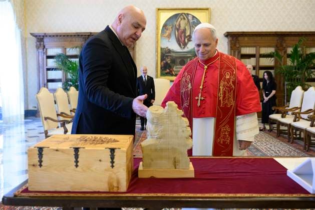 ITALY - POPE LEO XIV RECEIVES IN PRIVATE AUDIENCE HIS RXCELLENCY MR JOSEPH AOUN AT THE VATICAN - 2026 8 20 Italy, Roma , Vatican, 2026 8 20 Pope Leo XIV received in a private audience His Excellency Mr. Joseph Aoun, President of the Republic of Lebanon at the Vatican EDITORIAL USE ONLY - NO BOOKS Copyright: xVATICANxMEDIAx