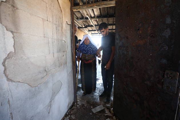 Israeli settlers set fire to a house in the West Bank HEBRON, WEST BANK, PALESTINE - AUGUST 20: Palestinians inspect the damage to a house that Israeli settlers set fire to, where a Palestinian mother and daughter lived, in the Hallet al-Fara area of Yatta, in the southern West Bank city of Hebron, Palestine, on August 20, 2026. Wisam Hashlamoun Anadolu Hebron West Bank. Editorial use only. Please get in touch for any other usage.  Copyright: x2026xAnadoluxWisamxHashlamounx