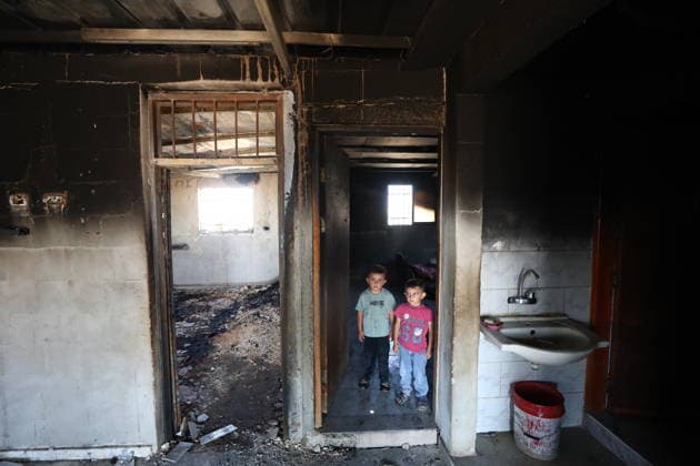 Israeli settlers set fire to a house in the West Bank HEBRON, WEST BANK, PALESTINE - AUGUST 20: Palestinians inspect the damage to a house that Israeli settlers set fire to, where a Palestinian mother and daughter lived, in the Hallet al-Fara area of Yatta, in the southern West Bank city of Hebron, Palestine, on August 20, 2026. Wisam Hashlamoun Anadolu Hebron West Bank. Editorial use only. Please get in touch for any other usage.  Copyright: x2026xAnadoluxWisamxHashlamounx