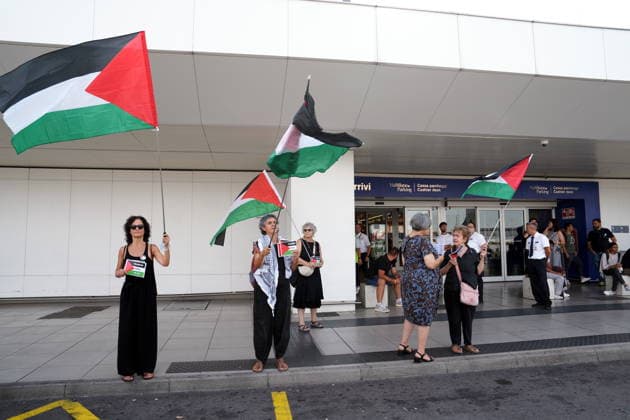 IPA87633060 - Milan, August 20, 2026, Linate Airport, Rally, Protest against the situation in Palestine  Copyright: xDuilioxPiaggesix xDuilioxPiaggesix 87633060
