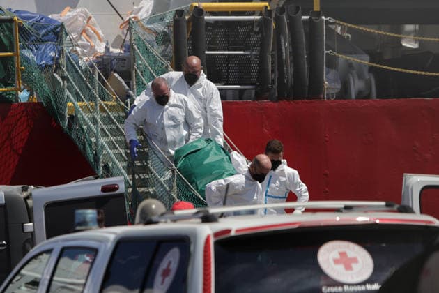 August 20, 2026, Bari: Rescuers bring ashore the body of one of the seven migrants who lost their lives on a distressed wooden boat in international waters off Libya trying to reac the italian coast, Bari, Italy 20 August 2026. The boat was rescued by the humanitarian ship Life Support operated by the NGO Emergency. Of the 50 survivors in total, five are women and 29 are unaccompanied foreign minors..?DONATO FASANO ANSA. Bari  - ZUMAa110 20260820_zaf_a110_016 Copyright: xDonatoxFasanox