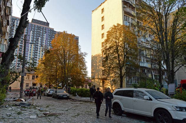 Apartment blocks in the Solomianskyi district are damaged by a Russian missile attack, Kyiv, Ukraine, August 20, 2026. High-rise residential buildings, a children’s hospital, a school, utility and warehouse facilities, garages, and cars were damaged in the district as a result of Russia’s overnight large-scale combined strike on the capital. Power grid infrastructure was also affected, causing an outage. In Kyiv, the attack claimed the lives of at least 13 people, including two children. The Russian military targeted the city with ballistic missiles, Kalibr cruise missiles, Kh-101s, and Zircon hypersonic cruise missiles. (Photo by Oleksandr Klymenko Ukrinform) Aftermath of Russian strike in Solomianskyi district of Kyiv  Copyright: xOleksandrxKlymenkox