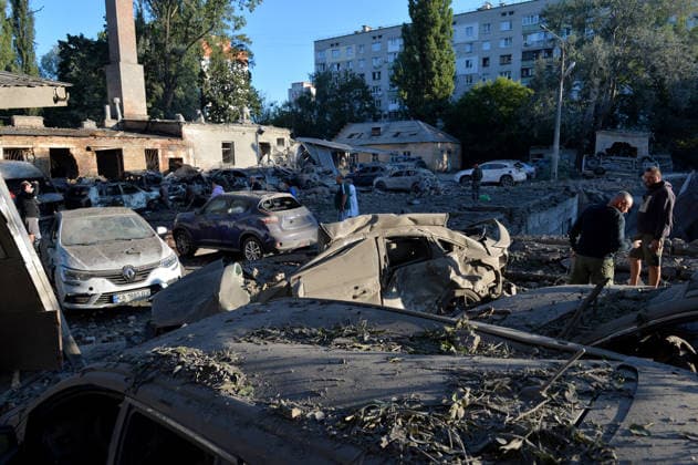 Burnt-out civilian cars are outside an apartment block in the Solomianskyi district after a Russian missile attack, Kyiv, Ukraine, August 20, 2026. High-rise residential buildings, a children’s hospital, a school, utility and warehouse facilities, garages, and cars were damaged in the district as a result of Russia’s overnight large-scale combined strike on the capital. Power grid infrastructure was also affected, causing an outage. In Kyiv, the attack claimed the lives of at least 13 people, including two children. The Russian military targeted the city with ballistic missiles, Kalibr cruise missiles, Kh-101s, and Zircon hypersonic cruise missiles. (Photo by Oleksandr Klymenko Ukrinform) Aftermath of Russian strike in Solomianskyi district  Copyright: xOleksandrxKlymenkox