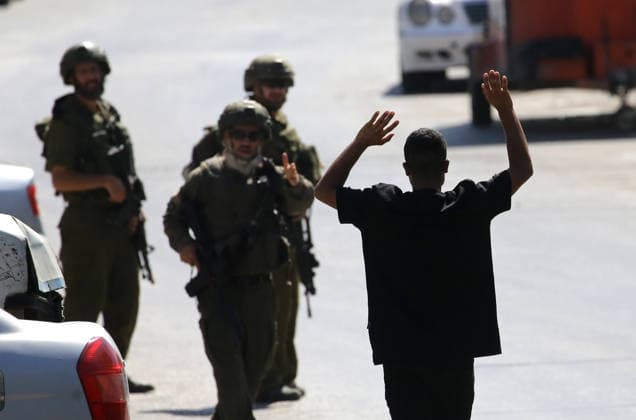 News Bilder des Tages Three Palestinians injured in Israeli raids in the West Bank NABLUS, WEST BANK, PALESTINE - AUGUST 20: Israeli forces raid the Balata Camp, closing entrances and exits and restricting the movement of residents, as three Palestinians are injured and at least six people are detained during the raids in Nablus, in the northern West Bank, Palestine, on August 20, 2026. Nedal Eshtayah Anadolu Nablus West Bank. Editorial use only. Please get in touch for any other usage.  Copyright: x2026xAnadoluxNedalxEshtayahx
