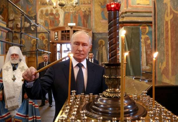 Russia Putin Religion 9225148 20.08.2026 Russian President Vladimir Putin lights a candle as he visits the Archangel Cathedral of the Kremlin, in Mocsow, Russia. Vyacheslav Prokofiev Sputnik Moscow Russia  Copyright: xVyacheslavxProkofievx