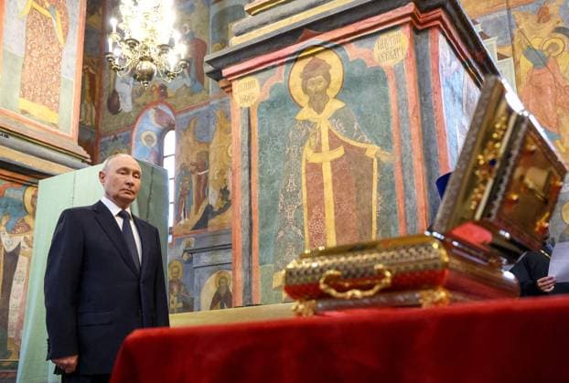 Russia Putin Religion 9225149 20.08.2026 Russian President Vladimir Putin stands by the relics of the Holy Grand Prince Dmitry Donskoy, which were discovered in the course of restoration works, as he visits the Archangel Cathedral of the Kremlin, in Mocsow, Russia. Vyacheslav Prokofiev Sputnik Moscow Russia  Copyright: xVyacheslavxProkofievx