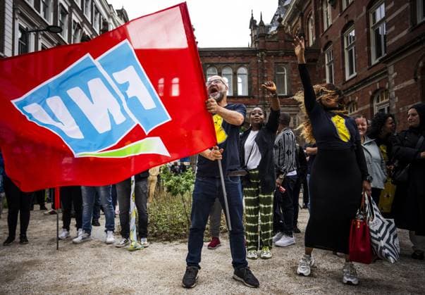 UTRECHT - Cleaners during a protest at the NS headquarters. The cleaners are gathering there as part of a nationwide 48-hour strike due to dissatisfaction over, among other things, the reduction of sick pay. FREEK VAN DEN BERGH ANP netherlands out - belgium out  Copyright: xx x565865446x originalFilename: 565865446.jpg