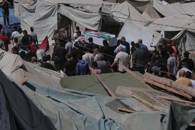 August 20, 2026, Palestine: Palestinians carry the bodies of relatives during a mass funeral for 50 people whose remains were recently recovered by Civil Defense teams from the rubble of buildings destroyed in earlier Israeli airstrikes, on August 20, 2026, in Gaza City, Gaza. The victims were laid to rest after their bodies remained buried beneath the rubble for months Palestine  - ZUMAe144 20260820_zip_e144_018 Copyright: xMohammadxAbuxElsebahx