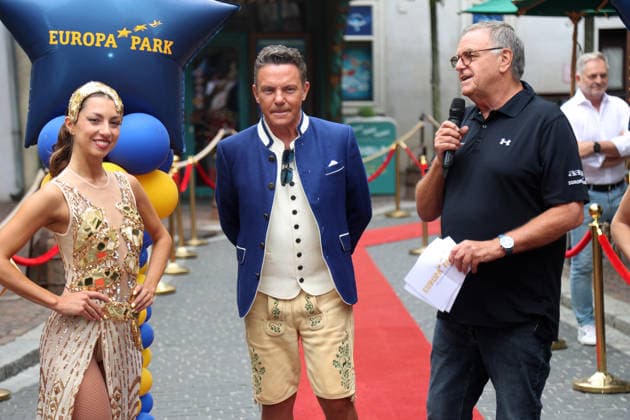 Mross erhält Stern auf Walk of Fame in Rust Rust, 20082026 Stefan Mross: Der Sänger, Entertainer und Moderator der beliebten ARD-Sendung Immer wieder sonntags erhält seinen eigenen Stern auf dem Walk of Fame im Europa-Park. Baden- Württemberg Germany *** Mross Receives a Star on the Walk of Fame in Rust Rust, 20082026 Stefan Mross The singer, entertainer, and host of the popular ARD show *Immer wieder sonntags* receives his own star on the Walk of Fame at Europa-Park in Baden-Württemberg, Germany Copyright: xMatthiasxGränzdörferx