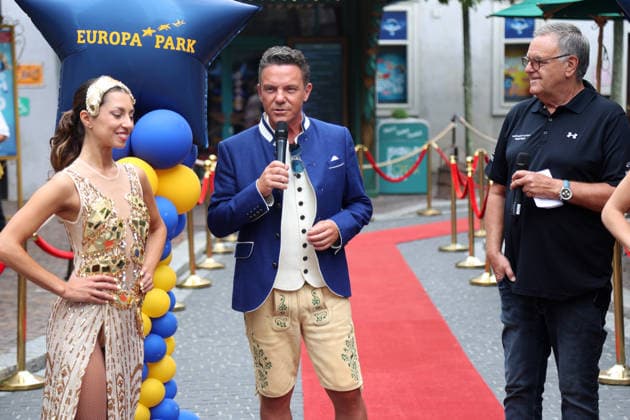Mross erhält Stern auf Walk of Fame in Rust Rust, 20082026 Stefan Mross: Der Sänger, Entertainer und Moderator der beliebten ARD-Sendung Immer wieder sonntags erhält seinen eigenen Stern auf dem Walk of Fame im Europa-Park. Baden- Württemberg Germany *** Mross Receives a Star on the Walk of Fame in Rust Rust, 20082026 Stefan Mross The singer, entertainer, and host of the popular ARD show *Immer wieder sonntags* receives his own star on the Walk of Fame at Europa-Park in Baden-Württemberg, Germany Copyright: xMatthiasxGränzdörferx