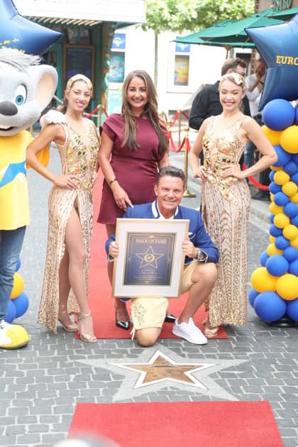 Stefan Mross und Eva Luginger bei der Ehrung von Stefan Mross mit einem Stern auf dem Walk of Fame des Europa-Parks im Europa-Park Rust. Rust, 20.08.2026 *** Stefan Mross and Eva Luginger at the ceremony honoring Stefan Mross with a star on the Europa-Park Walk of Fame at Europa-Park Rust, Rust, August 20, 2026 Copyright: xAgenturxMatthiasxWehnertx xM.xGränzdörferx