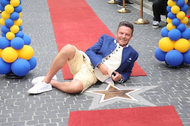 Stefan Mross bei der Ehrung von Stefan Mross mit einem Stern auf dem Walk of Fame des Europa-Parks im Europa-Park Rust. Rust, 20.08.2026 *** Stefan Mross at the ceremony honoring Stefan Mross with a star on the Europa-Park Walk of Fame at Europa-Park Rust, Rust, August 20, 2026 Copyright: xAgenturxMatthiasxWehnertx xM.xGränzdörferx