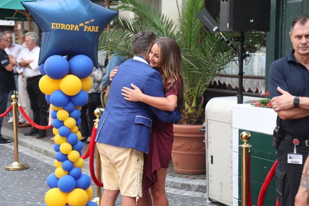 Stefan Mross und Eva Luginger bei der Ehrung von Stefan Mross mit einem Stern auf dem Walk of Fame des Europa-Parks im Europa-Park Rust. Rust, 20.08.2026 *** Stefan Mross and Eva Luginger at the ceremony honoring Stefan Mross with a star on the Europa-Park Walk of Fame at Europa-Park Rust, Rust, August 20, 2026 Copyright: xAgenturxMatthiasxWehnertx xM.xGränzdörferx