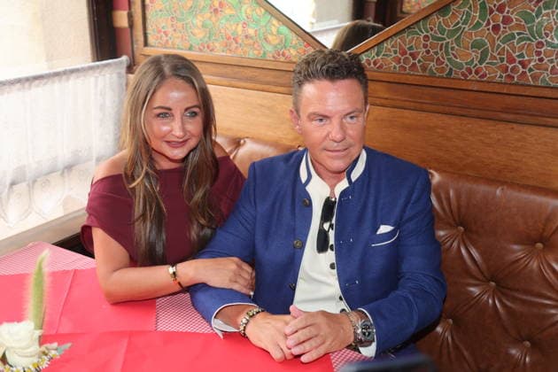Stefan Mross und Eva Luginger bei der Ehrung von Stefan Mross mit einem Stern auf dem Walk of Fame des Europa-Parks im Europa-Park Rust. Rust, 20.08.2026 *** Stefan Mross and Eva Luginger at the ceremony honoring Stefan Mross with a star on the Europa-Park Walk of Fame at Europa-Park Rust, Rust, August 20, 2026 Copyright: xAgenturxMatthiasxWehnertx xM.xGränzdörferx