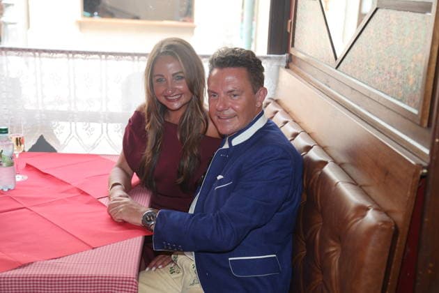 Stefan Mross und Eva Luginger bei der Ehrung von Stefan Mross mit einem Stern auf dem Walk of Fame des Europa-Parks im Europa-Park Rust. Rust, 20.08.2026 *** Stefan Mross and Eva Luginger at the ceremony honoring Stefan Mross with a star on the Europa-Park Walk of Fame at Europa-Park Rust, Rust, August 20, 2026 Copyright: xAgenturxMatthiasxWehnertx xM.xGränzdörferx
