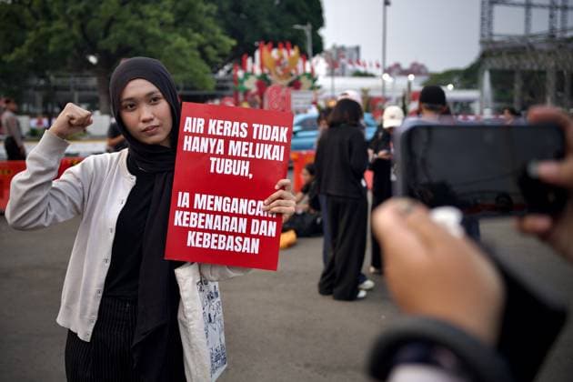 August 20, 2026, Jakarta, Indonesia: JAKARTA, INDONESIA, AUGUST 20, 2026: Human rights activists take part in the 921st Kamisan protest across from the Merdeka Palace in Jakarta. The weekly Thursday demonstration was held to mark World Humanitarian Day under the theme, Ã¢â‚¬oeThe State Must Protect Its People, Not Silence the PeopleÃ¢â‚¬â ¢s Voices! Jakarta Indonesia  - ZUMAq101 20260820_zna_q101_078 Copyright: xEdsahxSetiawanx