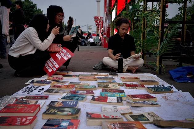 August 20, 2026, Jakarta, Indonesia: JAKARTA, INDONESIA, AUGUST 20, 2026: Human rights activists take part in the 921st Kamisan protest across from the Merdeka Palace in Jakarta. The weekly Thursday demonstration was held to mark World Humanitarian Day under the theme, Ã¢â‚¬oeThe State Must Protect Its People, Not Silence the PeopleÃ¢â‚¬â ¢s Voices! Jakarta Indonesia - ZUMAq101 20260820_zna_q101_080 Copyright: xEdsahxSetiawanx