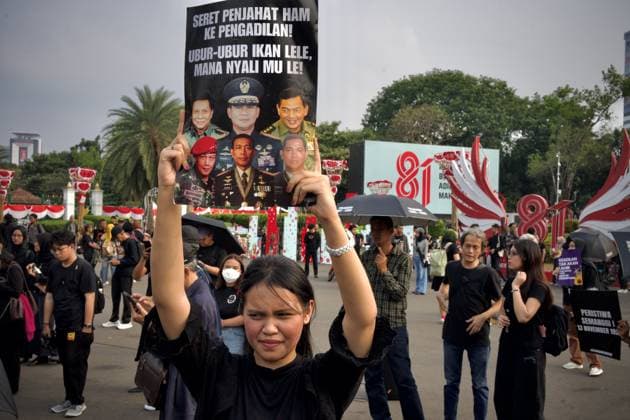 August 20, 2026, Jakarta, Indonesia: JAKARTA, INDONESIA, AUGUST 20, 2026: Human rights activists take part in the 921st Kamisan protest across from the Merdeka Palace in Jakarta. The weekly Thursday demonstration was held to mark World Humanitarian Day under the theme, Ã¢â‚¬oeThe State Must Protect Its People, Not Silence the PeopleÃ¢â‚¬â ¢s Voices! Jakarta Indonesia  - ZUMAq101 20260820_zna_q101_092 Copyright: xEdsahxSetiawanx