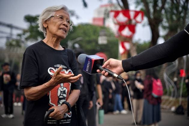 August 20, 2026, Jakarta, Indonesia: JAKARTA, INDONESIA, AUGUST 20, 2026: Human rights activists take part in the 921st Kamisan protest across from the Merdeka Palace in Jakarta. The weekly Thursday demonstration was held to mark World Humanitarian Day under the theme, Ã¢â‚¬oeThe State Must Protect Its People, Not Silence the PeopleÃ¢â‚¬â ¢s Voices! Jakarta Indonesia  - ZUMAq101 20260820_zna_q101_093 Copyright: xEdsahxSetiawanx
