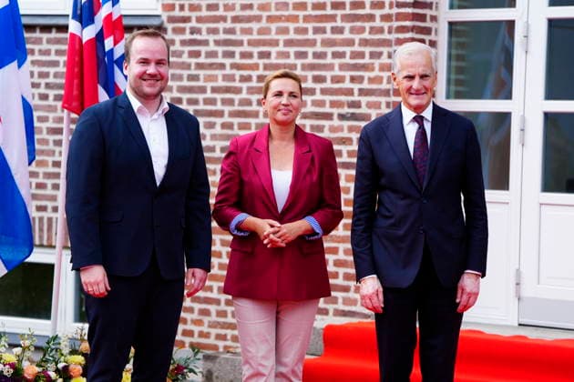 Denmark Nordic Summer Meeting Norway s Prime Minister Jonas Gahr Stoere is recieved by The Danish Prime Minister Mette Frederiksen and the Faroese Prime Minister Beinir Johannesen as they host the Nordic colleagues for a Nordic summer meeting at Hoevelte Military Barracks and the Prime Ministers official residence Marienborg, near Copenhagen, Denmark, August 20, 2026. , Hoevelte and Kgs. Lyngby Denmark *** Denmark Nordic Summer Meeting: Norway’s Prime Minister Jonas Gahr Støre is received by Danish Prime Minister Mette Frederiksen and Faroese Prime Minister Beinir Johannesen as they host their Nordic counterparts for a Nordic summer meeting at the Hoevelte Military Barracks and the Prime Minister’s official residence, Marienborg, near Cop  Copyright: MadsxClausxRasmussenx spdk20260820-142829-L