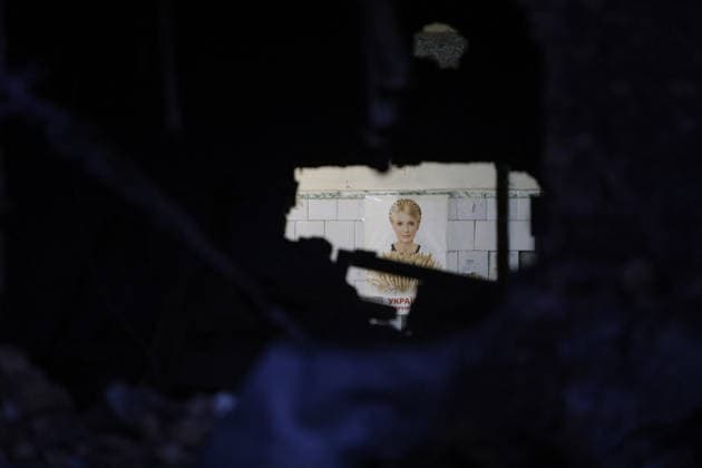 Russian Strikes Kill 14 In Kyiv And Region - Kyiv Region A hole in the wall frames a promotion poster featuring Ukrainian MP Yulia Tymoshenko in the Solomianskyi district after a Russian missile attack, Kyiv, Ukraine, August 20, 2026. High-rise residential buildings, a children? hospital, a school, utility and warehouse facilities, garages, and cars were damaged in the district as a result of Russia? overnight large-scale combined strike on the capital. Power grid infrastructure was also affected, causing an outage. In Kyiv, the attack claimed the lives of at least 13 people, including two children. The Russian military targeted the city with ballistic missiles, Kalibr cruise missiles, Kh-101s, and Zircon hypersonic cruise missiles. Photo b  Copyright: xKlymenkoxOleksandr Ukrinform ABACAx