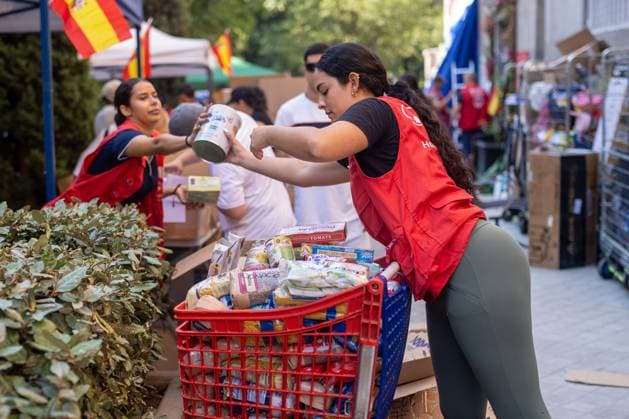 August 20, 2026, Madrid, Spain: A volunteer from the Madrina Foundation prepares supplies to send to the areas most affected by the earthquake in Colombia. The Madrina Foundation is collecting, organizing, and transporting humanitarian aid to the communities in Colombia most affected by the earthquake. Madrid Spain  - ZUMAs197 20260820_aaa_s197_036 Copyright: xDavidxCanalesx