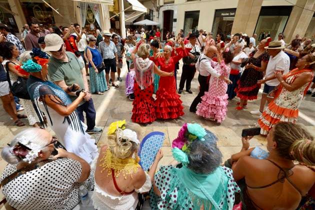 Downtown Málaga Takes on a Flamenco Vibe in the Final Stretch of the Málaga Fair Flamenco dancers and verdiales fill the streets of downtown Málaga in the final stretch of the Málaga Fair August 20, 2026, in Málaga, Andalusia, Spain Málaga celebrates its Feria from August 15 to 22, eight days during which the city will be decked out in ruffles, polka dots, and flowers to celebrate its great summer festival in style, both in the city center and at the Real Cortijo de Torre August 20, 2026, in Málaga, Andalusia, Spain Málaga, Andalusia, Spain Spain  Copyright: xÃlexxZeax 7722660