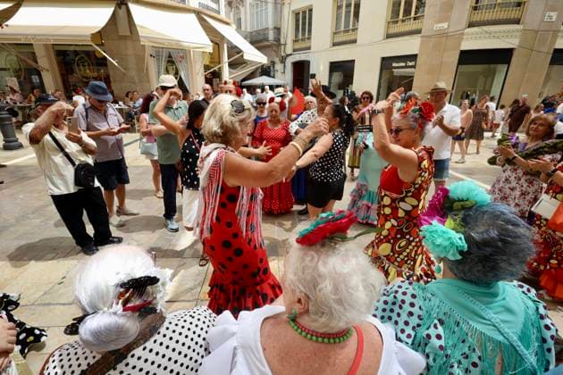 Downtown Málaga Takes on a Flamenco Vibe in the Final Stretch of the Málaga Fair Flamenco dancers and verdiales fill downtown Málaga in the final stretch of the Málaga Fair August 20, 2026, in Málaga, Andalusia, Spain Málaga celebrates its Feria from August 15 to 22, eight days during which the city will be decked out in ruffles, polka dots, and flowers to celebrate its great summer festival in style, both in the city center and at the Real Cortijo de Torre August 20, 2026, in Málaga, Andalusia, Spain Málaga, Andalusia, Spain Spain  Copyright: xÃlexxZeax 7722664