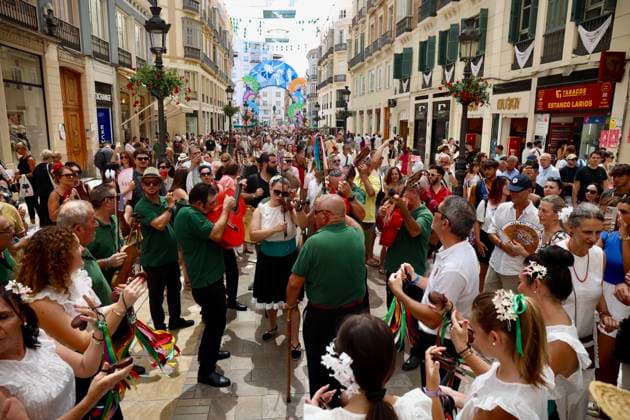 Downtown Málaga Takes on a Flamenco Vibe in the Final Stretch of the Málaga Fair Flamenco dancers and verdiales fill downtown Málaga in the final stretch of the Málaga Fair August 20, 2026, in Málaga, Andalusia, Spain Málaga celebrates its Feria from August 15 to 22, eight days during which the city will be decked out in ruffles, polka dots, and flowers to celebrate its great summer festival in style, both in the city center and at the Real Cortijo de Torre August 20, 2026, in Málaga, Andalusia, Spain Málaga, Andalusia, Spain Spain  Copyright: xÃlexxZeax 7722666