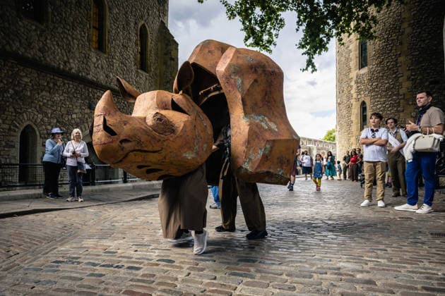 Imagining Animals at the Tower of London, London, UK 20 August 2026 Performers in animal costumes interact with visitors during Imagining Animals at the Tower of London, London, UK, on 20 August 2026. The performance, commissioned and produced by Historic Royal Palaces and created by artistic directors Mervyn Millar and Suzy Willson, uses puppetry, music and movement to reimagine the Tower s history as home to a Royal Menagerie for over 600 years, running until 31 August 2026., Credit:PETE SPELLER Avalon  Copyright: xPETExSPELLERx xAvalonx 1126340989