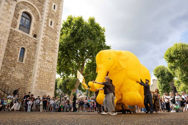 Imagining Animals at the Tower of London, London, UK 20 August 2026 Performers in animal costumes interact with visitors during Imagining Animals at the Tower of London, London, UK, on 20 August 2026. The performance, commissioned and produced by Historic Royal Palaces and created by artistic directors Mervyn Millar and Suzy Willson, uses puppetry, music and movement to reimagine the Tower s history as home to a Royal Menagerie for over 600 years, running until 31 August 2026., Credit:PETE SPELLER Avalon  Copyright: xPETExSPELLERx xAvalonx 1126341285