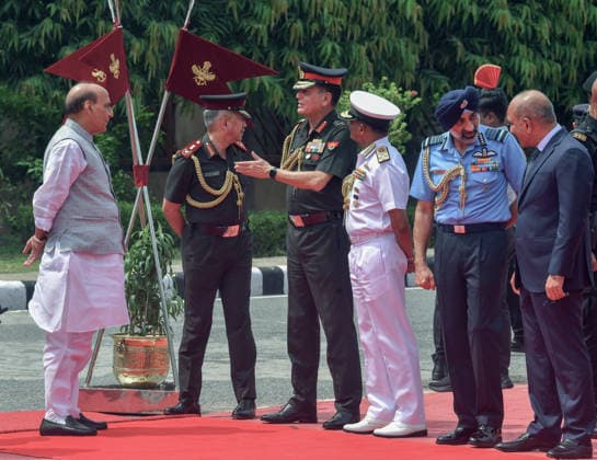 Tri-Services Guard of Honour for Japan s Defence Minister ShinjirÅ Koizumi at Manekshaw Centre New Delhi, Aug 20 (ANI): Union Defence Minister Rajnath Singh interacts with Chief of the Army Staff (COAS) General Dhiraj Seth ahead of the tri-services Guard of Honour for Japan s Defence Minister ShinjirÅ Koizumi at Manekshaw Centre, in New Delhi on Thursday. Chief of the Naval Staff (CNS) Admiral Krishna Swaminathan and Chief of Defence Staff (CDS) General NS Raja Subramani present. NEW DELHI Delhi India Copyright: xANIx ANI_20260820124