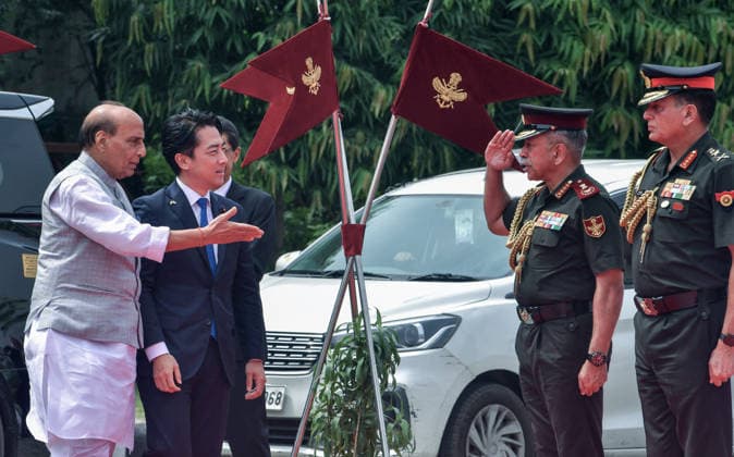Japan s Defence Minister ShinjirÅ Koizumi at Manekshaw Centre in New Delhi New Delhi, Aug 20 (ANI): Chief of Defence Staff (CDS) General NS Raja Subramani salutes upon Japan s Defence Minister ShinjirÅ Koizumi s arrival in the presence of Union Defence Minister Rajnath Singh at Manekshaw Centre, in New Delhi on Thursday. Chief of the Army Staff (COAS) General Dhiraj Seth present. NEW DELHI Delhi India Copyright: xANIx ANI_20260820136