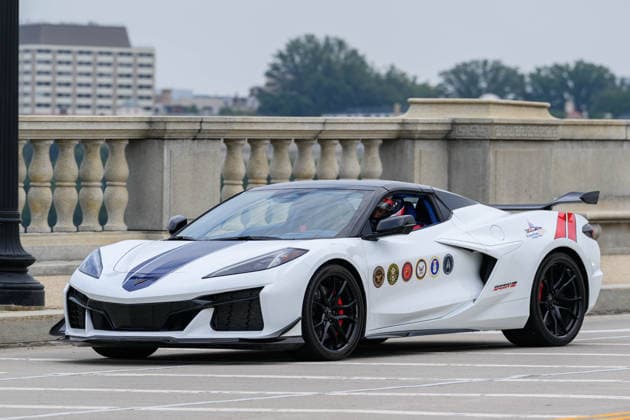August 20, 2026, Washington, District Of Columbia, United States: A Chevrolet Corvette takes part in a promotional photo shoot on Memorial Bridge ahead of the Freedom 250 Grand Prix in Washington. Washington United States - ZUMAk206 20260820_znp_k206_006 Copyright: xMattxKaminskyx