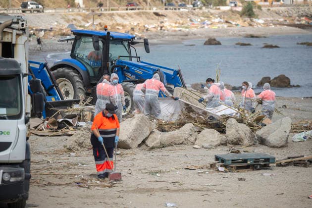 Police Clear Trampolín Beach in Ceuta Cleanup efforts at Trampolín Beach following its clearance, August 20, 2026, in Ceuta, Spain. Police have begun clearing the makeshift migrant camp at Trampolín Beach in Ceuta. The autonomous city continues to face a serious humanitarian crisis following the historic mass influx of more than 70,000 migrants who swam across the Tarajal Strait on 30 and 31 of last July. AUGUST 20, 2026, Ceuta, Ceuta, Spain  Copyright: xMarcosxMorenox 7722759