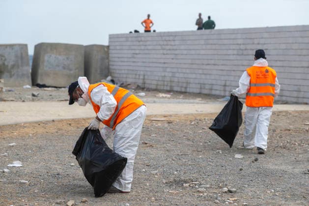 Police Clear Trampolín Beach in Ceuta Cleanup efforts at Trampolín Beach following its clearance, August 20, 2026, in Ceuta, Spain. Police have begun clearing the makeshift migrant camp at Trampolín Beach in Ceuta. The autonomous city continues to face a serious humanitarian crisis following the historic mass influx of more than 70,000 migrants who swam across the Tarajal Strait on 30 and 31 of last July. AUGUST 20, 2026, Ceuta, Ceuta, Spain  Copyright: xMarcosxMorenox 7722761